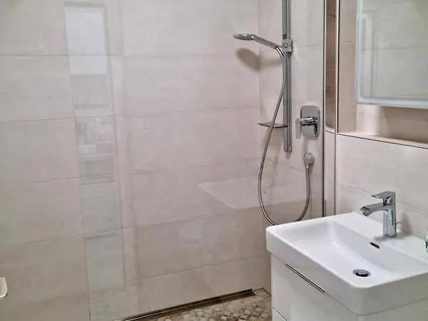 Apartman Ml - Seenah, Ruhig Und Zentral Vor Der Insel